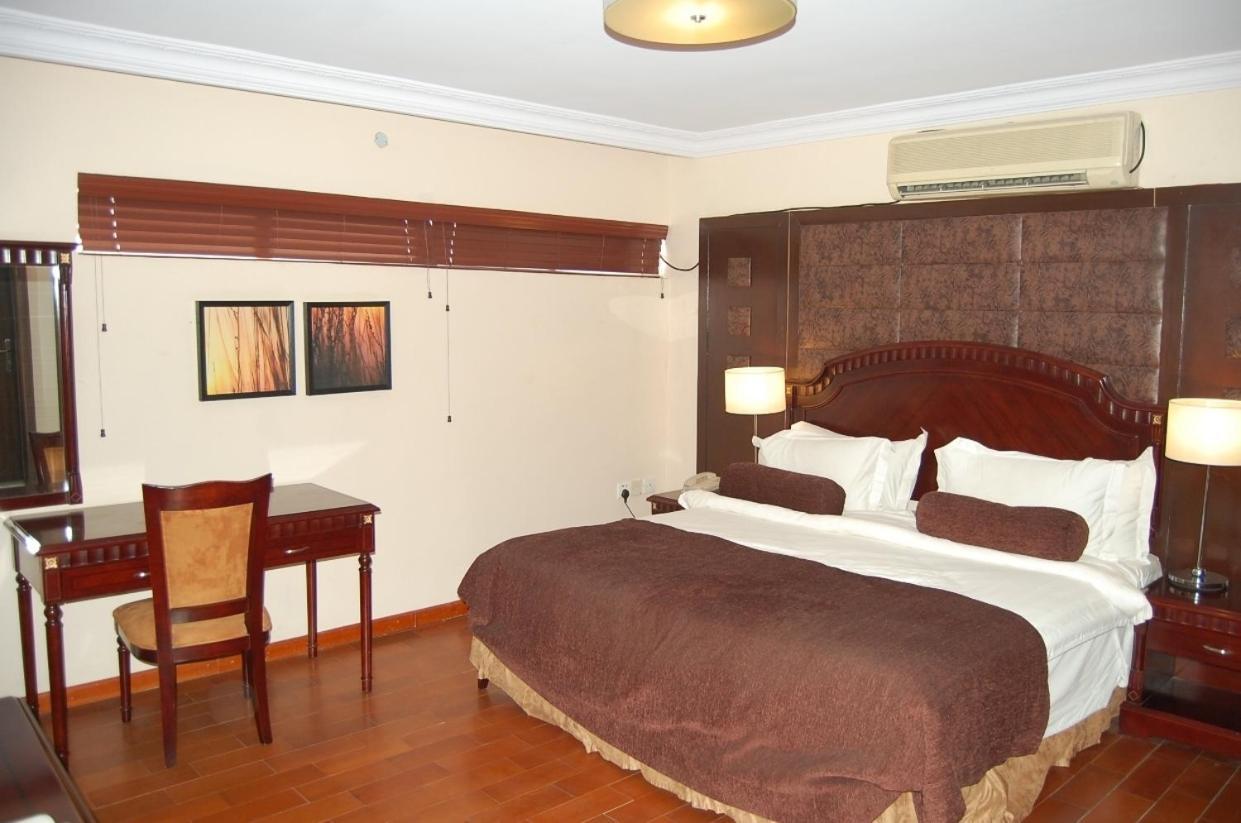 Owu Crown Hotel Ibadan Quarto foto
